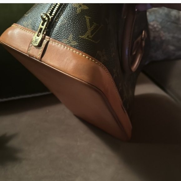 Louis Vuitton Alma Handbag ❤️✨⚜️ Authentic - EUC - Picture 4 of 14